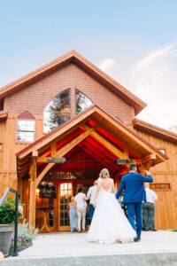 Colorful_Sunny_Fryeburg_Maine_New_England_Wedding_Photographer_Old_Saco_Inn_Summer