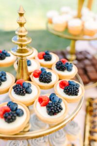 Romantic_and_Whimsical_Summer_Wedding_Bethel_Inn_Maine_Wedding_Photography